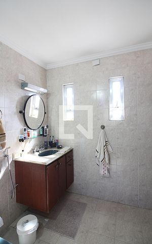 Casa à venda com 202m², 3 quartos e 2 vagasQuarto 1 - Suíte Banheiro