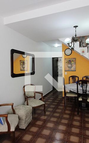 Casa à venda com 202m², 3 quartos e 2 vagasSala