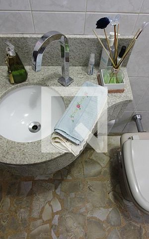 Casa à venda com 202m², 3 quartos e 2 vagasBanheiro Social 2