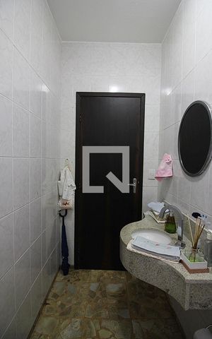Casa à venda com 202m², 3 quartos e 2 vagasBanheiro Social 2