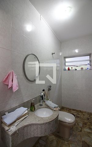 Casa à venda com 202m², 3 quartos e 2 vagasBanheiro Social 2