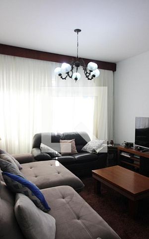 Casa à venda com 202m², 3 quartos e 2 vagasSala