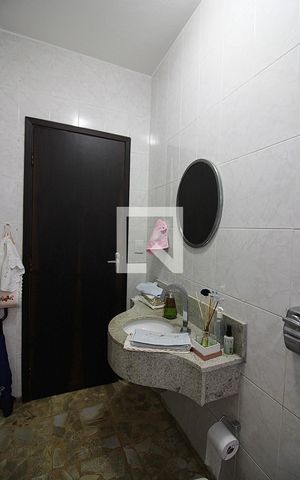 Casa à venda com 202m², 3 quartos e 2 vagasBanheiro Social 2