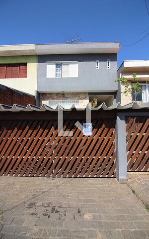 Casa à venda com 202m², 3 quartos e 2 vagasFachada