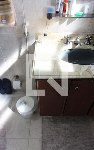 Casa à venda com 202m², 3 quartos e 2 vagasQuarto 1 - Suíte Banheiro