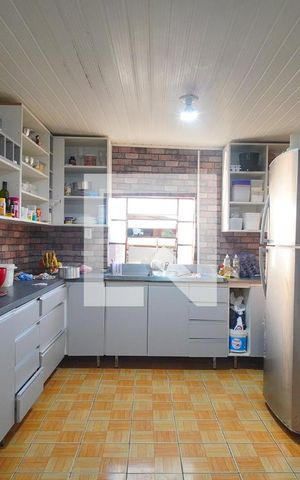 Casa à venda com 58m², 2 quartos e 5 vagas Casa à venda com 58m², 2 quartos e 5 vagasCozinha
