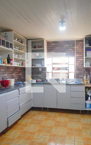 Casa à venda com 58m², 2 quartos e 5 vagas Casa à venda com 58m², 2 quartos e 5 vagasCozinha