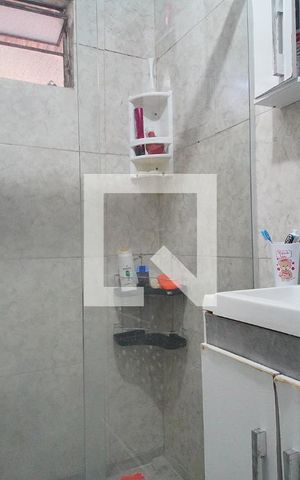 Casa à venda com 58m², 2 quartos e 5 vagas Casa à venda com 58m², 2 quartos e 5 vagasBanheiro
