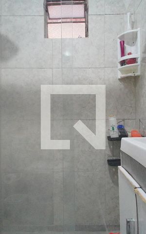 Casa à venda com 58m², 2 quartos e 5 vagas Casa à venda com 58m², 2 quartos e 5 vagasBanheiro