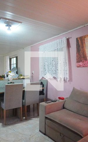 Casa à venda com 58m², 2 quartos e 5 vagas Casa à venda com 58m², 2 quartos e 5 vagasSala