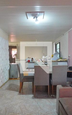 Casa à venda com 58m², 2 quartos e 5 vagas Casa à venda com 58m², 2 quartos e 5 vagasSala