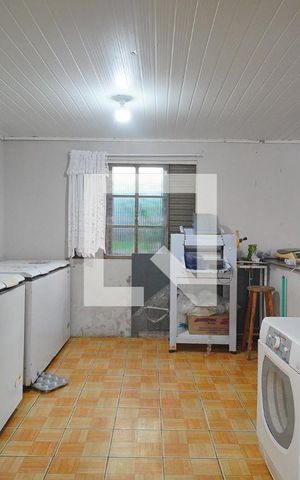 Casa à venda com 58m², 2 quartos e 5 vagas Casa à venda com 58m², 2 quartos e 5 vagasCozinha