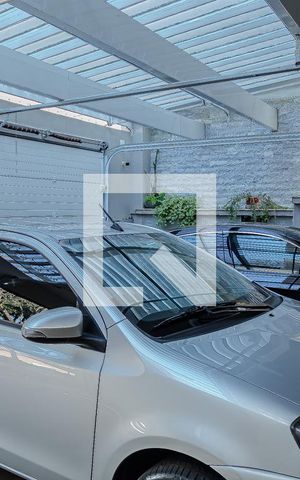 Casa à venda com 200m², 2 quartos e 2 vagas Casa à venda com 200m², 2 quartos e 2 vagasGaragem