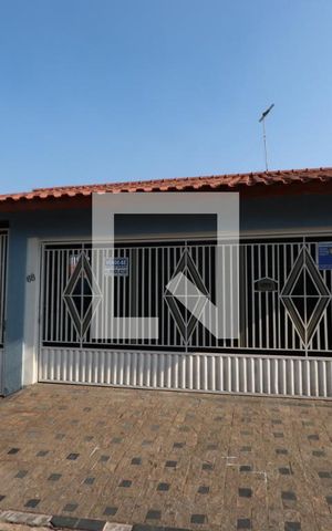 Casa à venda com 220m², 4 quartos e 4 vagasFachada