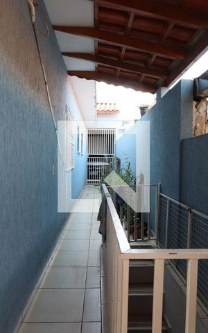 Casa à venda com 220m², 4 quartos e 4 vagasQuintal - corredor lateral