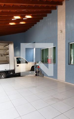 Casa à venda com 220m², 4 quartos e 4 vagasGaragem