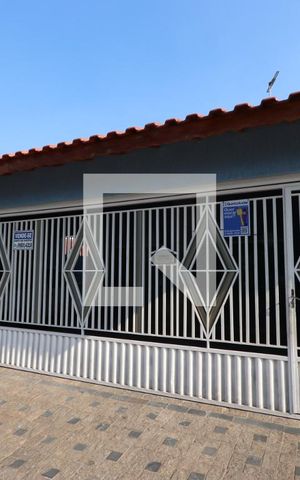 Casa à venda com 220m², 4 quartos e 4 vagasFachada