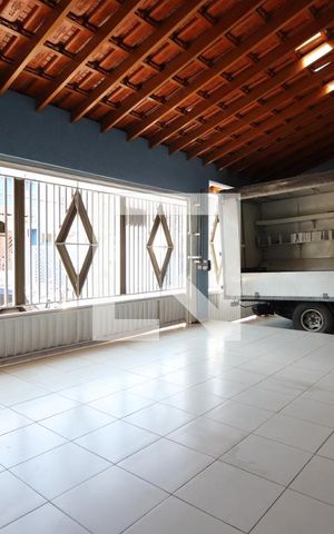 Casa à venda com 220m², 4 quartos e 4 vagasGaragem