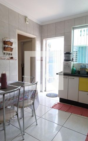 Casa à venda com 220m², 4 quartos e 4 vagasCozinha