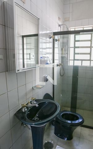 Casa à venda com 520m², 6 quartos e 16 vagas Casa à venda com 520m², 6 quartos e 16 vagasBanheiro Social
