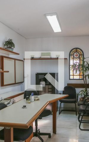 Casa à venda com 520m², 6 quartos e 16 vagas Casa à venda com 520m², 6 quartos e 16 vagasEntrada