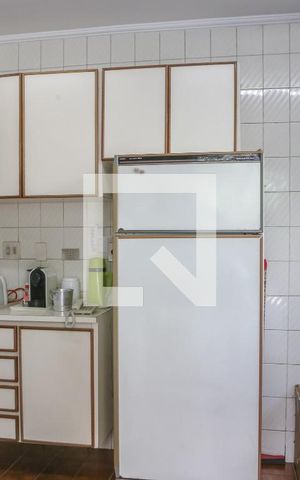 Casa à venda com 520m², 6 quartos e 16 vagas Casa à venda com 520m², 6 quartos e 16 vagasCozinha