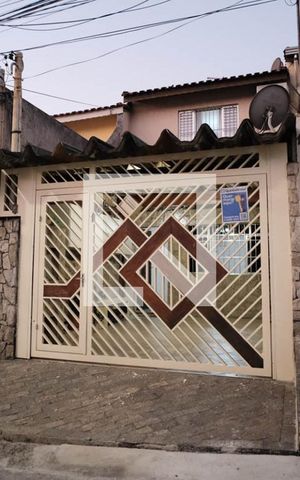 Casa à venda com 110m², 2 quartos e 1 vaga Casa à venda com 110m², 2 quartos e 1 vagaFachada