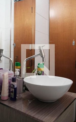 Casa à venda com 110m², 2 quartos e 1 vaga Casa à venda com 110m², 2 quartos e 1 vagaBanheiro