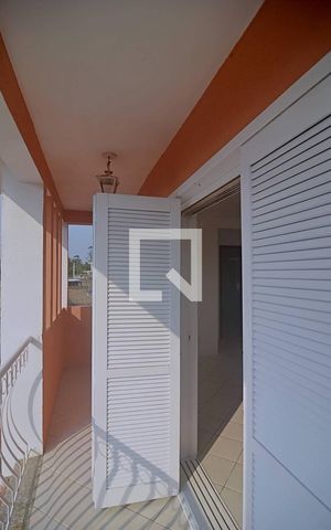 Casa à venda com 315m², 3 quartos e 4 vagas Casa à venda com 315m², 3 quartos e 4 vagasSacada