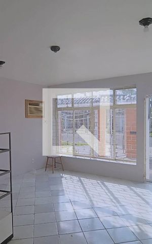 Casa à venda com 315m², 3 quartos e 4 vagas Casa à venda com 315m², 3 quartos e 4 vagasSala