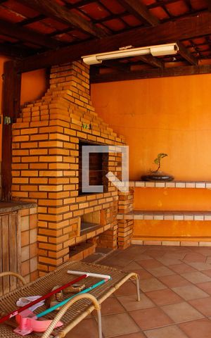 Casa de condomínio à venda com 403m², 4 quartos e 4 vagas Casa de condomínio à venda com 403m², 4 quartos e 4 vagasÁREA EXTERNA FUNDOS