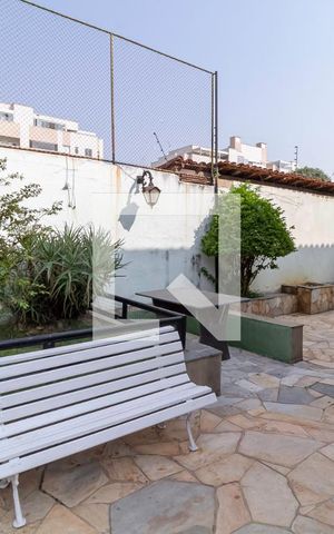 Casa à venda com 241m², 4 quartos e 5 vagas Casa à venda com 241m², 4 quartos e 5 vagasQuintal
