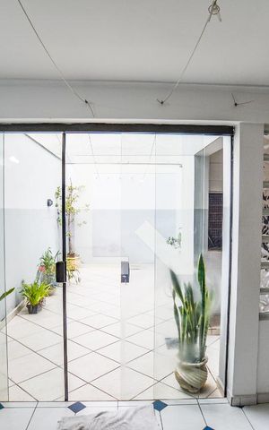 Casa à venda com 214m², 2 quartos e 1 vagaÁrea de Serviço