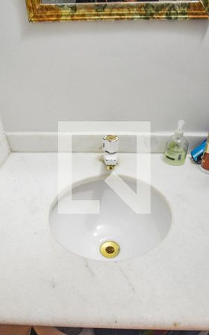 Casa à venda com 214m², 2 quartos e 1 vagaBanheiro de serviço