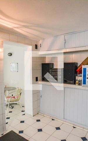 Casa à venda com 214m², 2 quartos e 1 vagaQuarto de Serviço