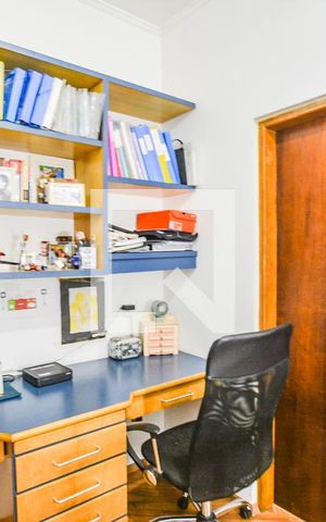 Casa à venda com 214m², 2 quartos e 1 vagaEscritório