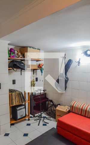 Casa à venda com 214m², 2 quartos e 1 vagaQuarto de Serviço