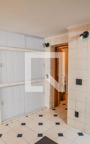 Casa à venda com 214m², 2 quartos e 1 vagaQuarto de Serviço
