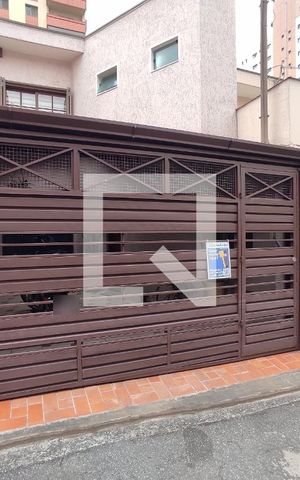 Casa à venda com 214m², 2 quartos e 1 vaga Casa à venda com 214m², 2 quartos e 1 vagaFachada