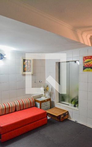 Casa à venda com 214m², 2 quartos e 1 vagaQuarto de Serviço