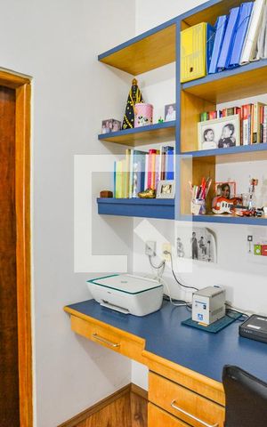 Casa à venda com 214m², 2 quartos e 1 vagaEscritório