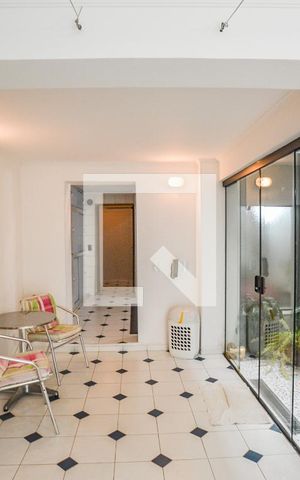 Casa à venda com 214m², 2 quartos e 1 vagaÁrea de Serviço