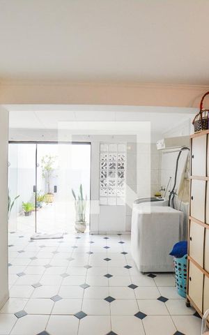 Casa à venda com 214m², 2 quartos e 1 vagaÁrea de Serviço