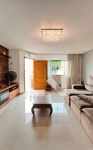 Casa à venda com 212m², 3 quartos e 5 vagas Casa à venda com 212m², 3 quartos e 5 vagasSala