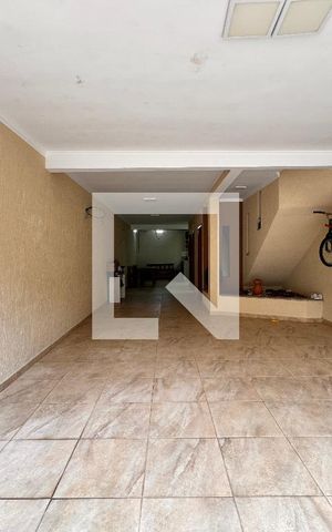 Casa à venda com 212m², 3 quartos e 5 vagas Casa à venda com 212m², 3 quartos e 5 vagasGaragem