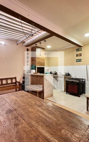 Casa à venda com 212m², 3 quartos e 5 vagas Casa à venda com 212m², 3 quartos e 5 vagasChurrasqueira