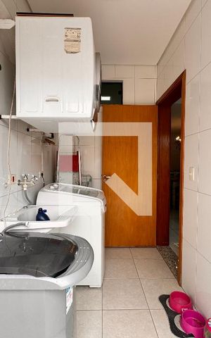 Casa à venda com 212m², 3 quartos e 5 vagas Casa à venda com 212m², 3 quartos e 5 vagasLavanderia