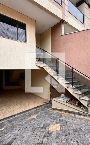 Casa à venda com 212m², 3 quartos e 5 vagas Casa à venda com 212m², 3 quartos e 5 vagasGaragem