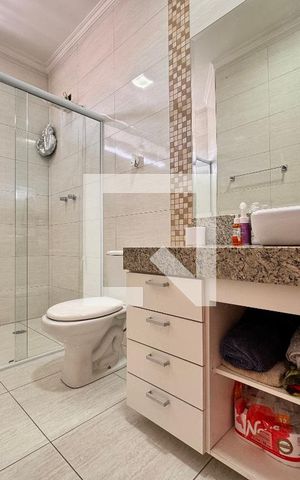 Casa à venda com 212m², 3 quartos e 5 vagas Casa à venda com 212m², 3 quartos e 5 vagasBanheiro da Suíte 3