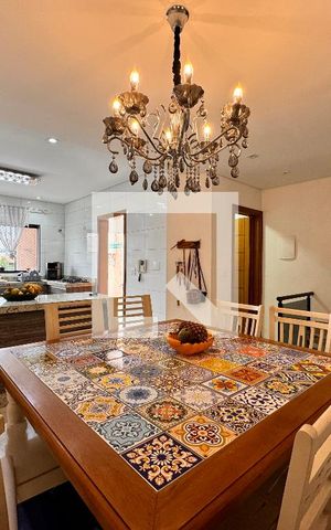Casa à venda com 212m², 3 quartos e 5 vagas Casa à venda com 212m², 3 quartos e 5 vagasCozinha